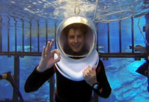 Shark Walker in Dubai Aquarium and Underwater Zoo 2